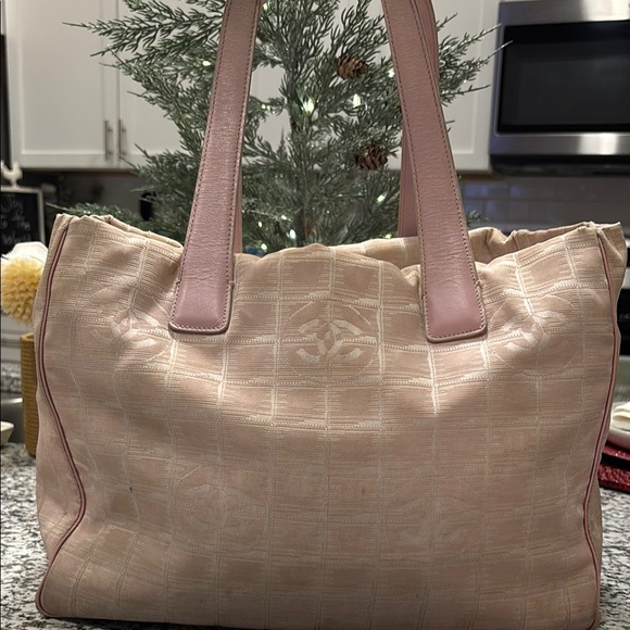 Chanel Pink Tote Bag - Picture 2 of 16